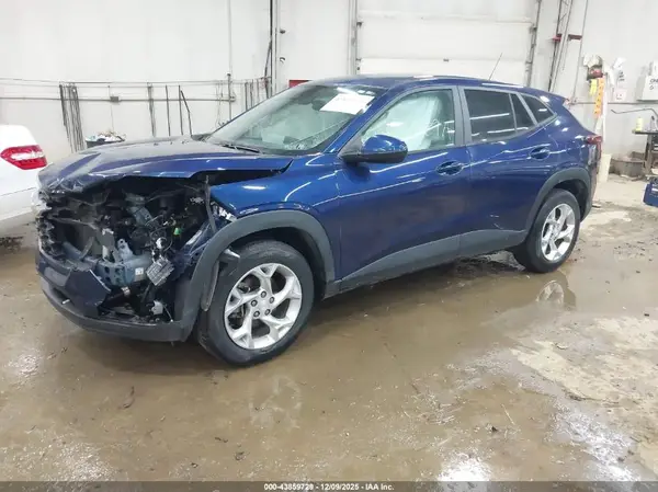 KL77LFE28RC056117 2024 CHEVROLET TRAX - Image 2