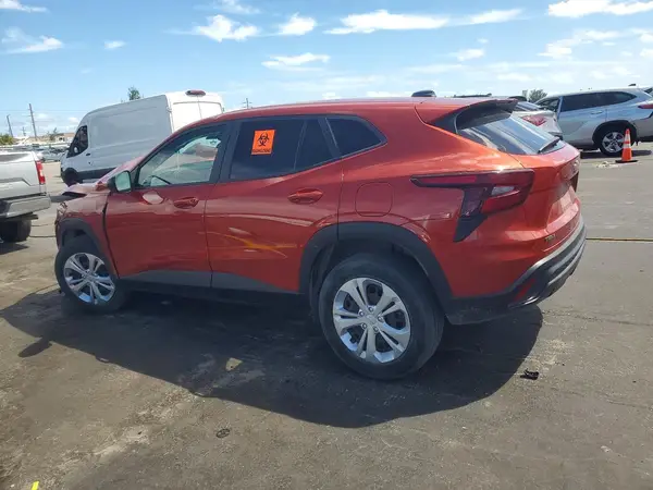 KL77LFE28RC056909 2024 CHEVROLET TRAX - Image 2