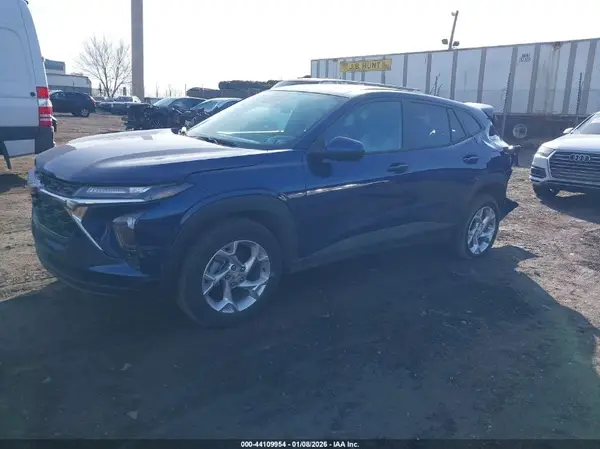 KL77LFE28RC066324 2024 CHEVROLET TRAX - Image 2