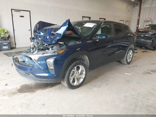 KL77LFE28RC075623 2024 CHEVROLET TRAX - Image 2