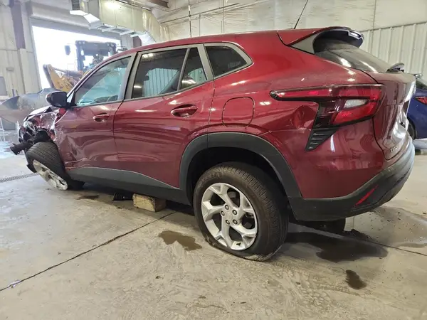KL77LFE28RC092714 2024 CHEVROLET TRAX - Image 2