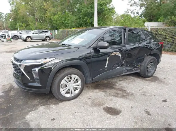 KL77LFE28RC123038 2024 CHEVROLET TRAX - Image 2