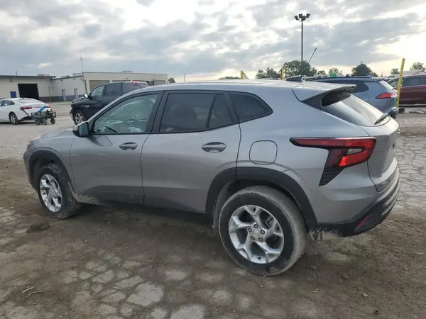 KL77LFE28RC126165 2024 CHEVROLET TRAX - Image 2