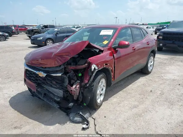 KL77LFE28RC130605 2024 CHEVROLET TRAX - Image 2