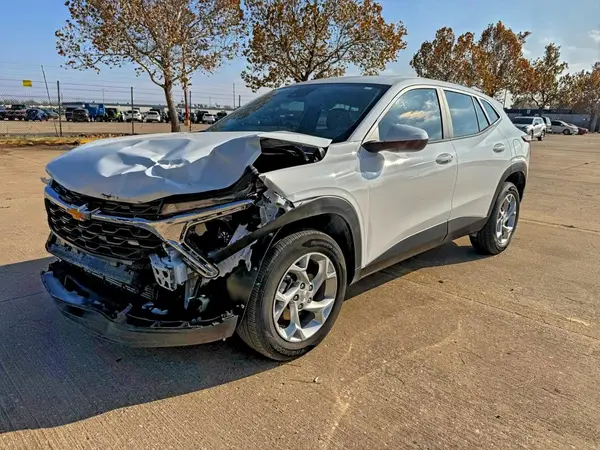 KL77LFE28RC144228 2024 CHEVROLET TRAX - Image 2
