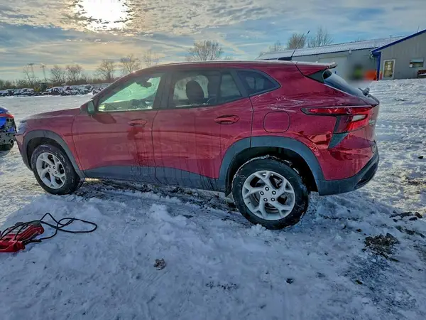 KL77LFE28RC145542 2024 CHEVROLET TRAX - Image 2