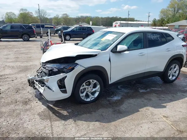 KL77LFE28RC149090 2024 CHEVROLET TRAX - Image 2