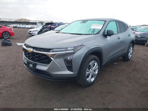 KL77LFE28RC163085 2024 CHEVROLET TRAX - Image 2