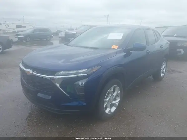 KL77LFE28RC166620 2024 CHEVROLET TRAX - Image 2