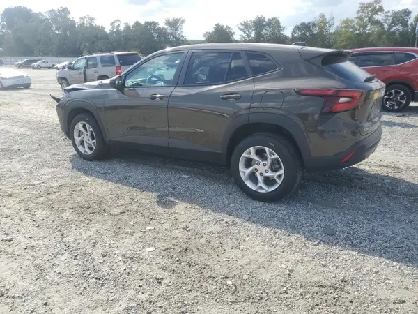 KL77LFE28RC194692 2024 CHEVROLET TRAX - Image 2