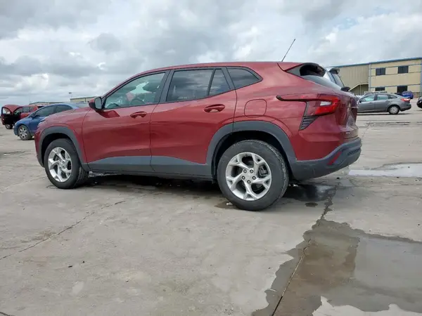 KL77LFE28RC213483 2024 CHEVROLET TRAX - Image 2