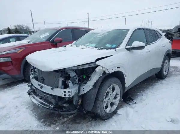 KL77LFE28RC231272 2024 CHEVROLET TRAX - Image 2