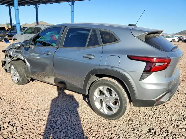 KL77LFE28RC231305 2024 CHEVROLET TRAX - Image 2