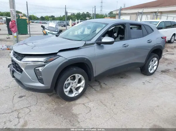KL77LFE28RC232650 2024 CHEVROLET TRAX - Image 2