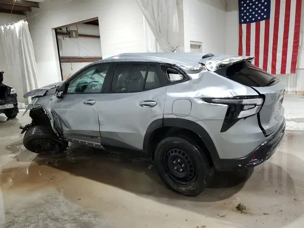 KL77LFE28RC233846 2024 CHEVROLET TRAX - Image 2