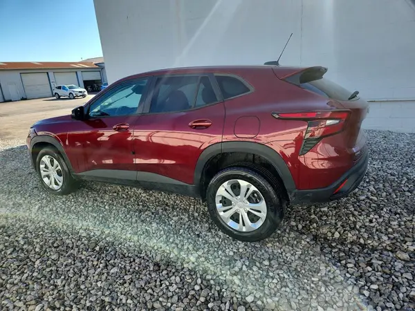 KL77LFE28RC246757 2024 CHEVROLET TRAX - Image 2