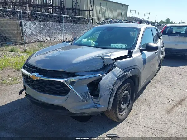 KL77LFE29RC021201 2024 CHEVROLET TRAX - Image 2