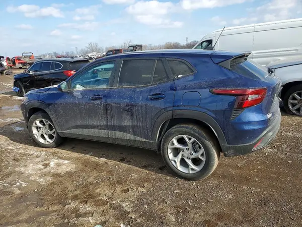 KL77LFE29RC035602 2024 CHEVROLET TRAX - Image 2