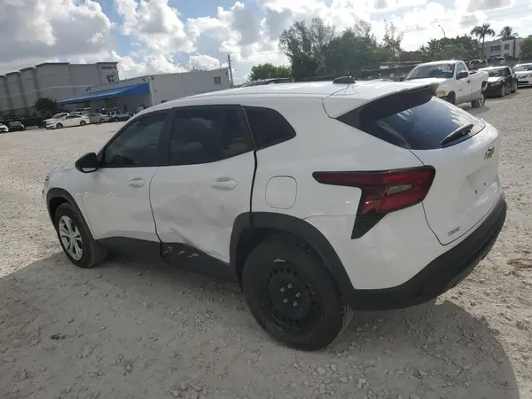 KL77LFE29RC053386 2024 CHEVROLET TRAX - Image 2
