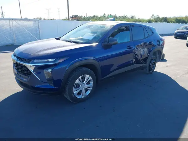 KL77LFE29RC054215 2024 CHEVROLET TRAX - Image 2