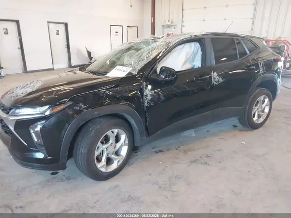 KL77LFE29RC055283 2024 CHEVROLET TRAX - Image 2
