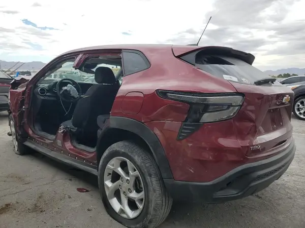 KL77LFE29RC068552 2024 CHEVROLET TRAX - Image 2