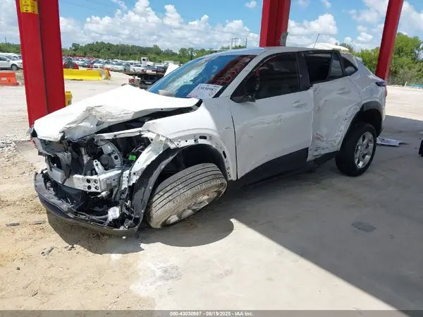 KL77LFE29RC082645 2024 CHEVROLET TRAX - Image 2