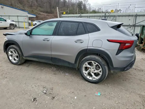 KL77LFE29RC095637 2024 CHEVROLET TRAX - Image 2