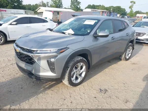 KL77LFE29RC097243 2024 CHEVROLET TRAX - Image 2