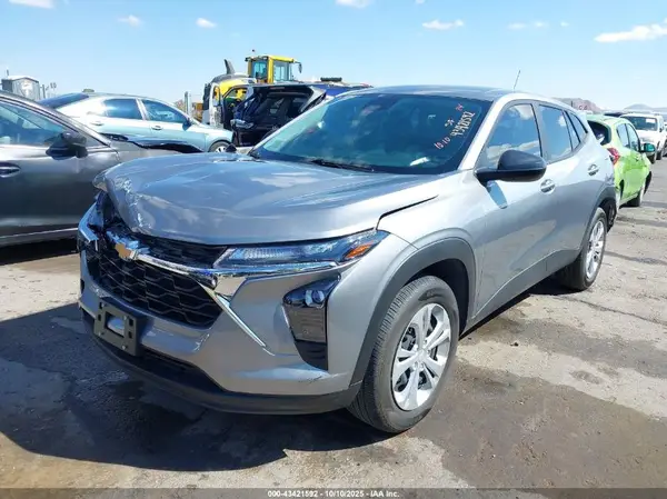 KL77LFE29RC130127 2024 CHEVROLET TRAX - Image 2