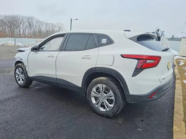 KL77LFE29RC167811 2024 CHEVROLET TRAX - Image 2