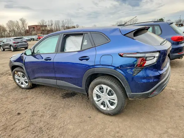 KL77LFE29RC191039 2024 CHEVROLET TRAX - Image 2