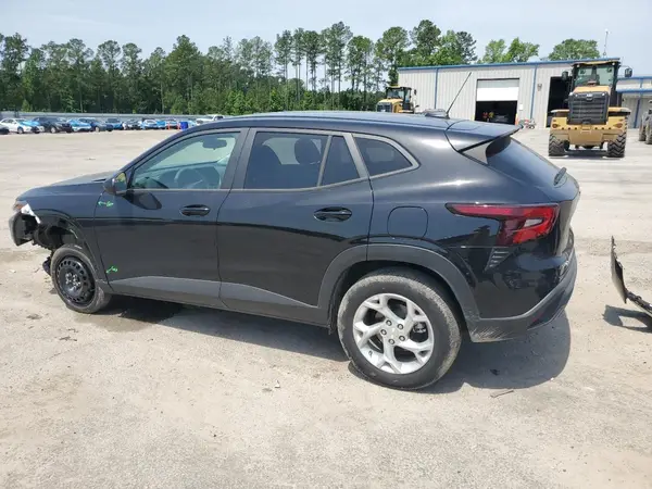 KL77LFE29RC202413 2024 CHEVROLET TRAX - Image 2