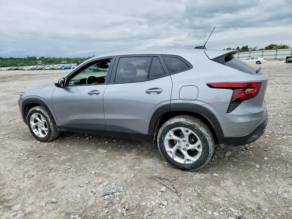 KL77LFE29RC214674 2024 CHEVROLET TRAX - Image 2