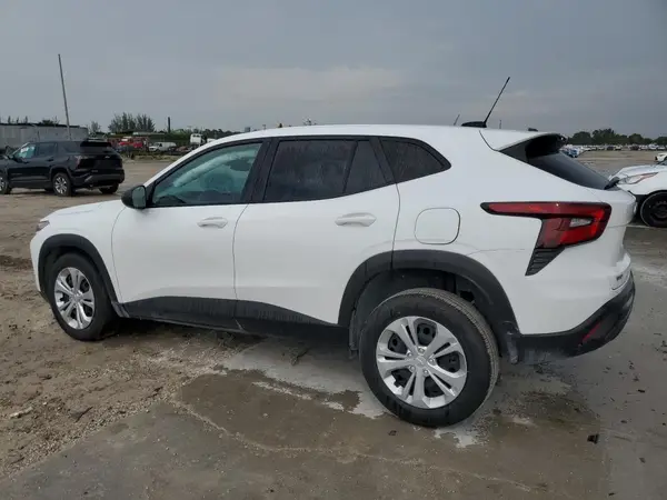 KL77LFE29RC240529 2024 CHEVROLET TRAX - Image 2