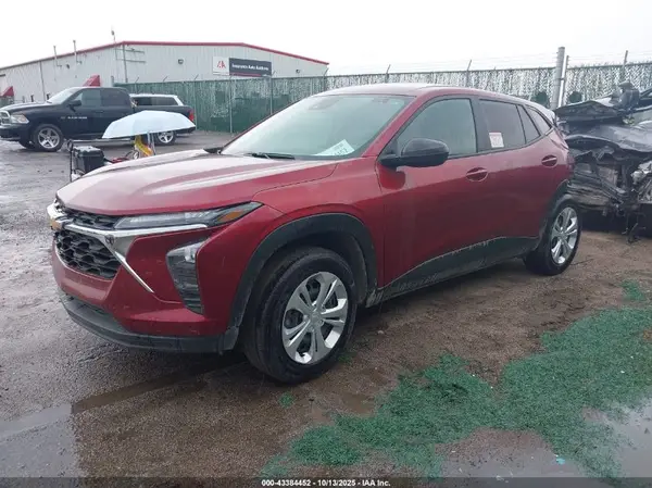 KL77LFE29RC242586 2024 CHEVROLET TRAX - Image 2
