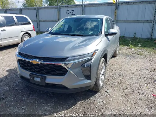 KL77LFE29SC108988 2025 CHEVROLET TRAX - Image 2