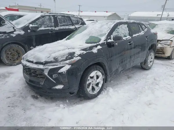 KL77LFE29SC200781 2025 CHEVROLET TRAX - Image 2