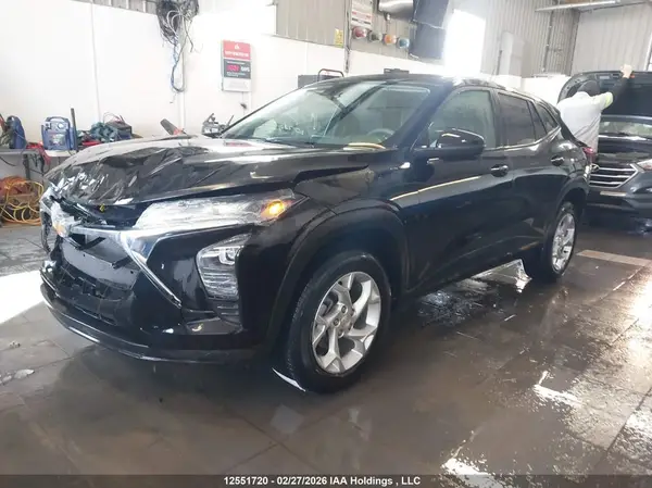 KL77LFE29SC217368 2025 CHEVROLET TRAX - Image 2