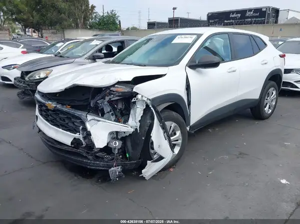 KL77LFE2XRC008635 2024 CHEVROLET TRAX - Image 2