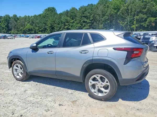 KL77LFE2XRC043997 2024 CHEVROLET TRAX - Image 2