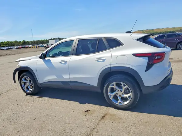 KL77LFE2XRC052375 2024 CHEVROLET TRAX - Image 2