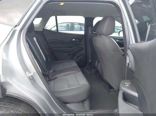 KL77LFE2XRC082203 2024 CHEVROLET TRAX - Image 8
