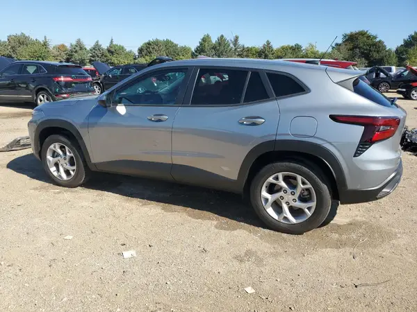 KL77LFE2XRC102868 2024 CHEVROLET TRAX - Image 2
