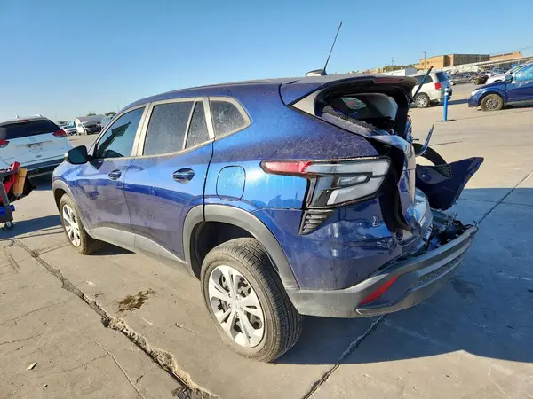 KL77LFE2XRC110615 2024 CHEVROLET TRAX - Image 2