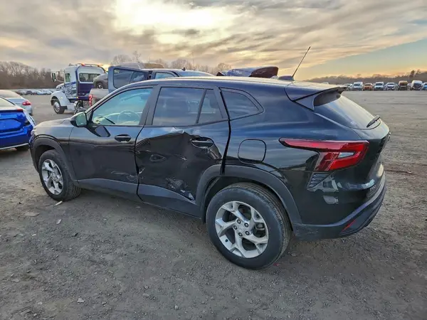 KL77LFE2XRC111750 2024 CHEVROLET TRAX - Image 2