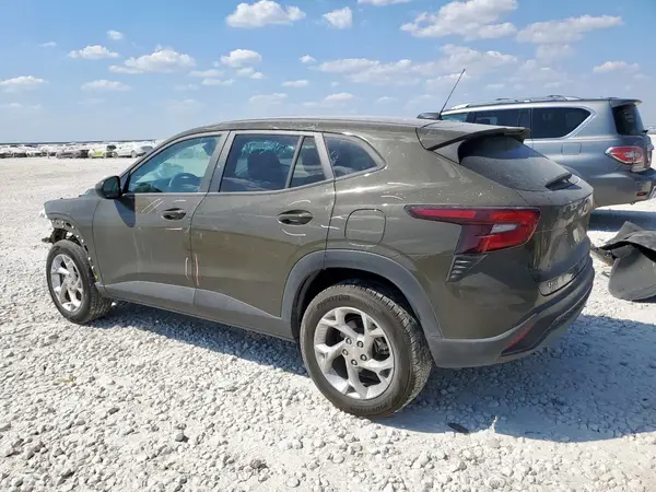 KL77LFE2XRC114759 2024 CHEVROLET TRAX - Image 2