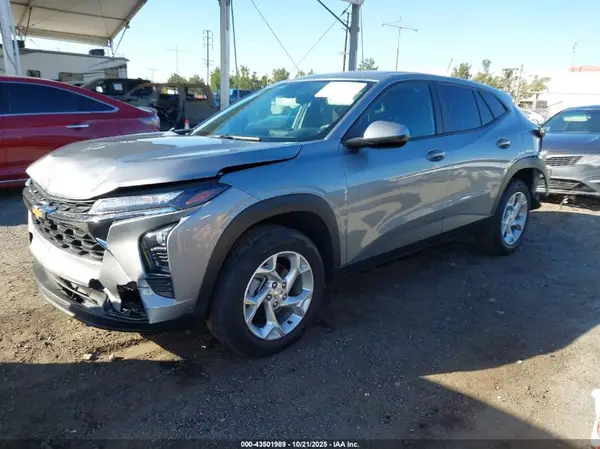 KL77LFE2XRC137040 2024 CHEVROLET TRAX - Image 2