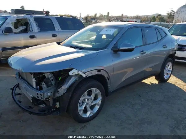 KL77LFE2XRC142318 2024 CHEVROLET TRAX - Image 2