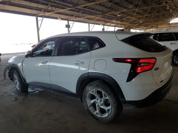 KL77LFE2XRC143405 2024 CHEVROLET TRAX - Image 2